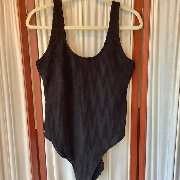 Old Navy Black Ribbed Textured One Piece Swimsuit Size Large - Picture 3 of 8